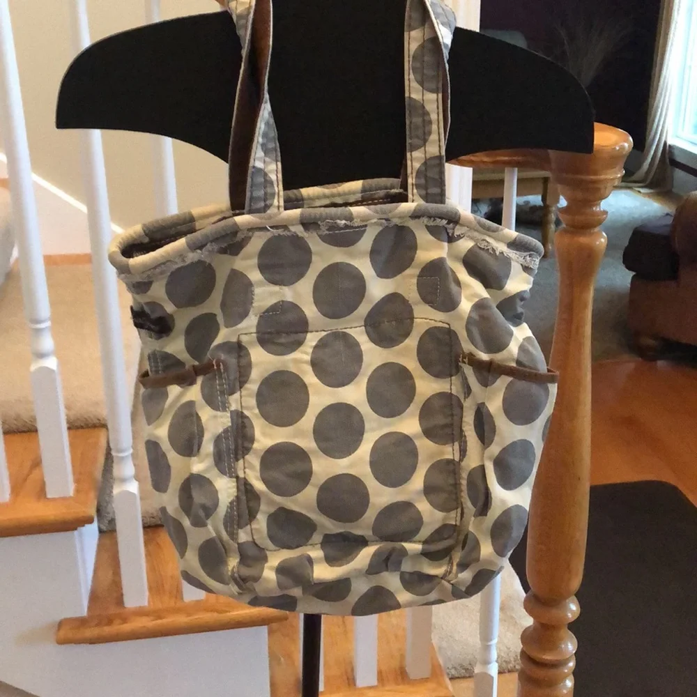 31 Gifts Retro Metro Tote - Picture 5 of 6